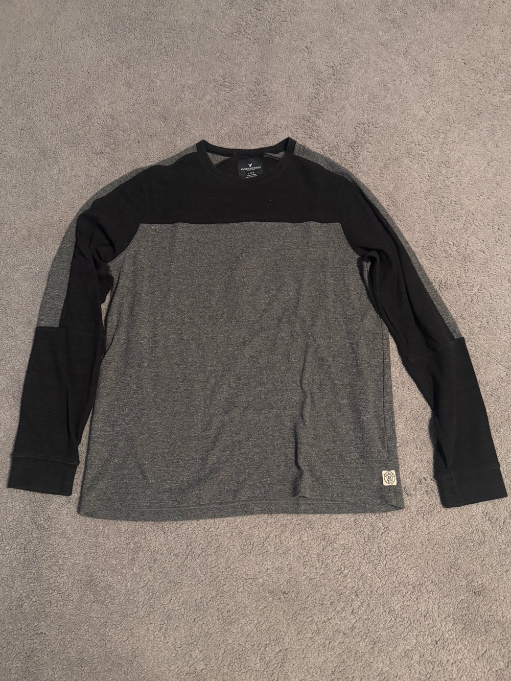 American Eagle Long Sleeve T-Shirt